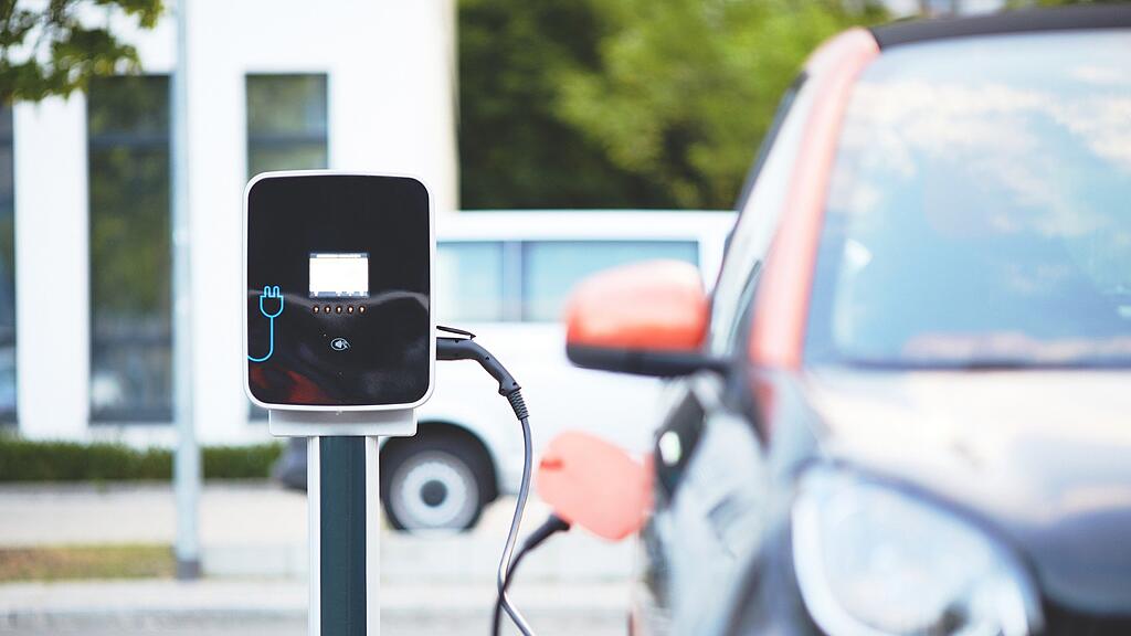 electric-car-4381728_1920.jpg