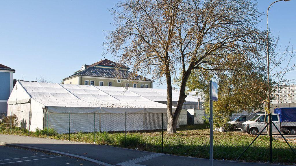 Neue Flüchtlingszelte in Salzburg aufgebaut