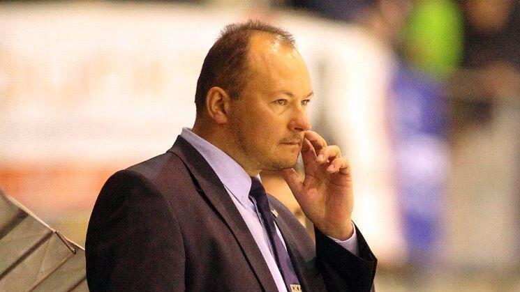 Der Tscheche Milan Mazanec wird auch in der kommenden Saison auf der Trainerbank der Zeller Eisbären stehen.
