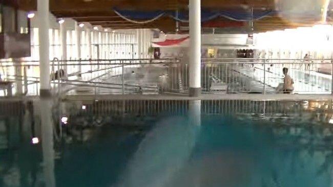 Das Hallenbad in Rif.
