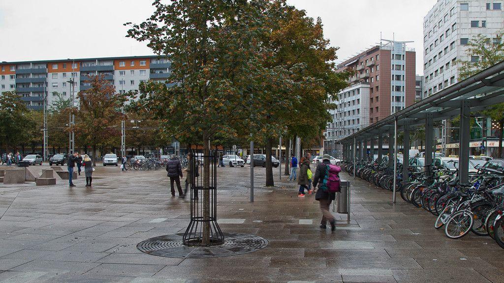 Bänke am Hauptbahnhof entfernt