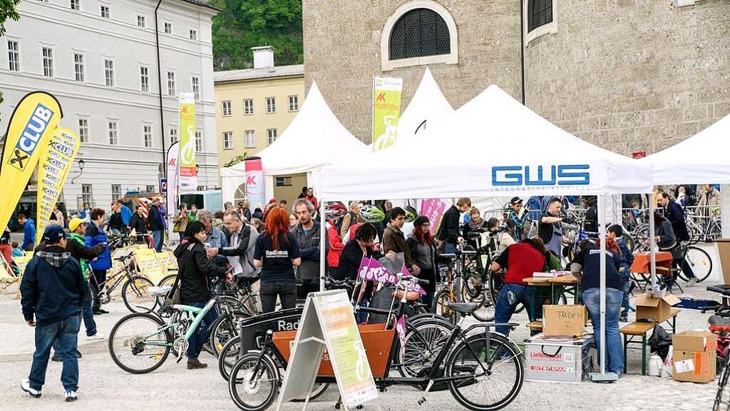 Schon früh am Morgen kamen die ersten zum Fahrrad-Shopping beim Salzburger Radfrühling.