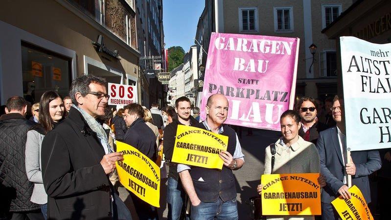 Demos vor dem Rathaus I