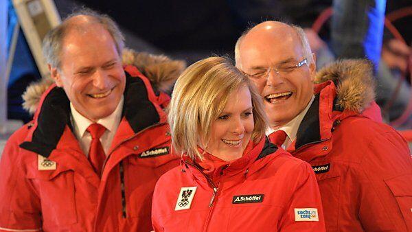 Nicole Hosp von ÖOC-Chef Karl Stoss umgarnt