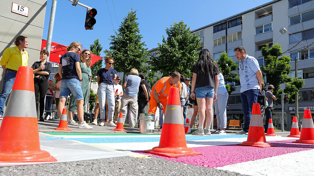 Regenbogenzebrastreifen Andräviertel
