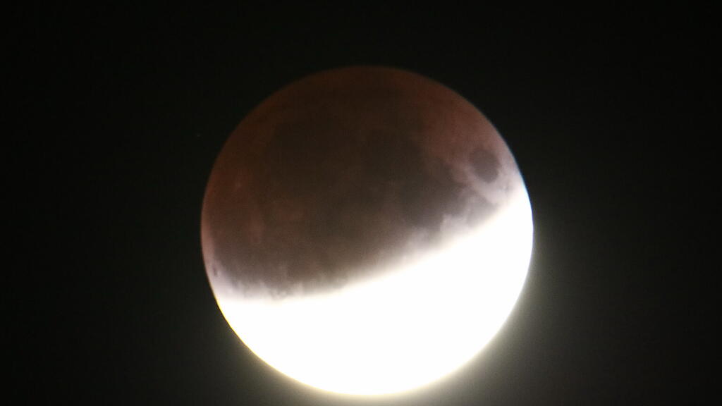 Partielle Mondfinsternis über Salzburg