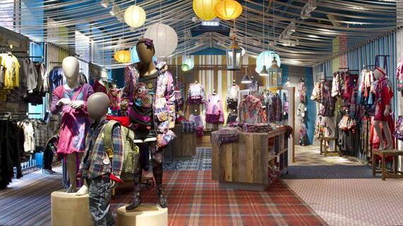Passend zur Mode ist auch der neue Desigual Flagship Store auf der Mariahilfer Straße gestaltet.