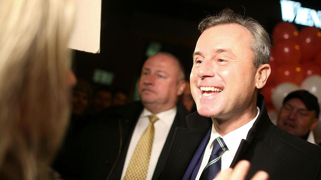 Hofer plädiert dafür die Kornblume "bleiben zu lassen".