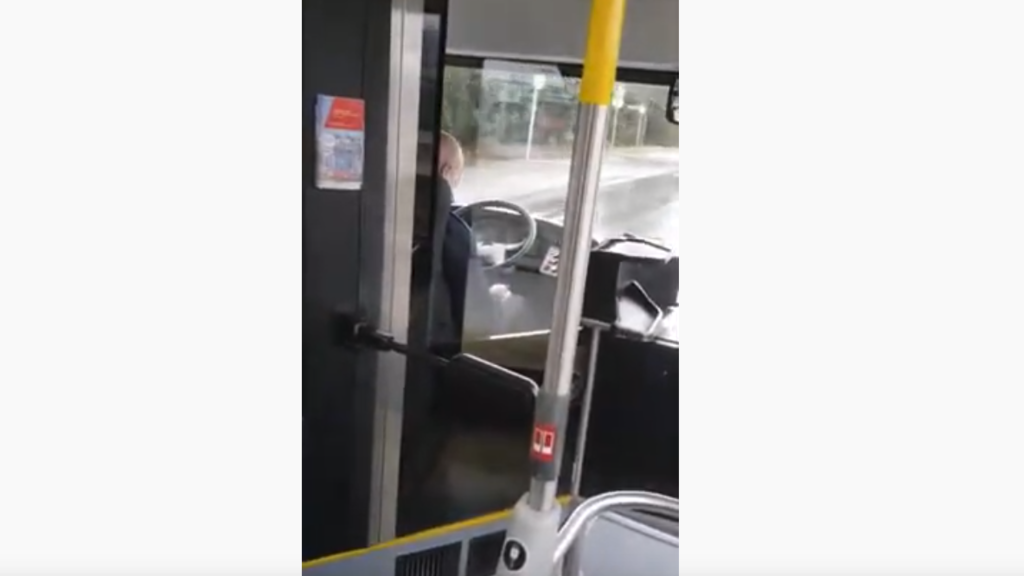 Obusfahrer, Handy, Video