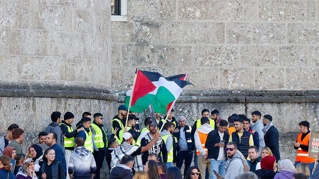 Demo in Salzburg f\u00fcr Bewohner von Gaza