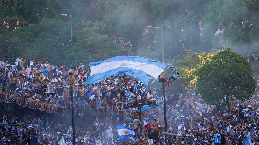 Argentinien ist Fu\u00dfball-Weltmeister: Party in Buenos Aires