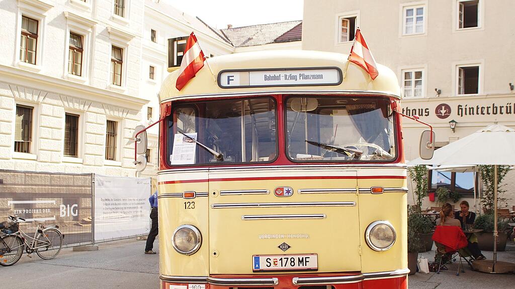 Die historische Linie "F" war am Samstag am Kajetanerplatz ausgestellt.
