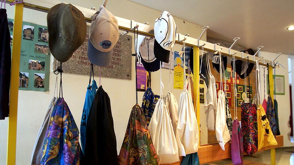 Zwei 15-Jährige wurden Donnerstagabend auf frischer Tat beim Diebstahl in der Schulgarderobe ertappt.