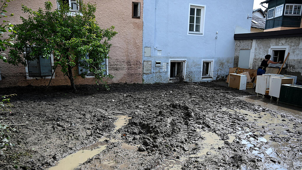 Aufr\u00e4umarbeiten Hallein