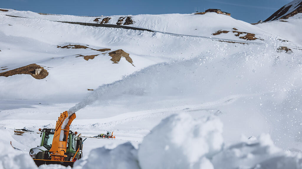 Schneeräumung auf Großglockner Hochalpenstraße