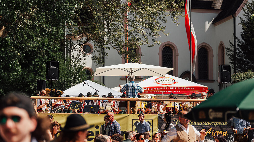 Maibaumaufstellen Aigen 2024