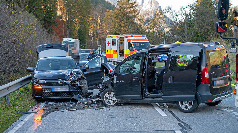 Zwei Schwerverletzte bei Crash in Bischofswiesen