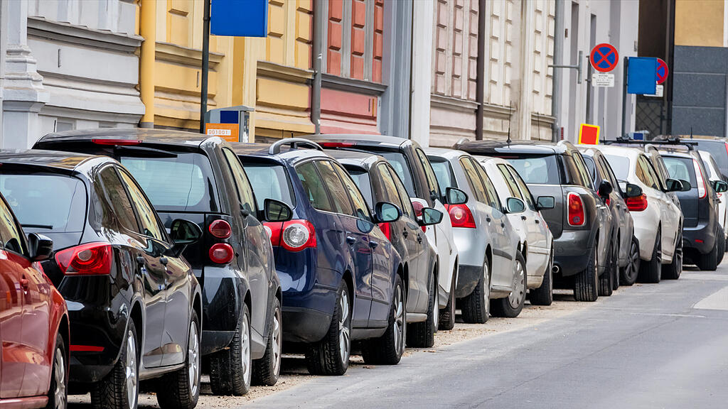 Parkplatz, Auto, Parkende Autos