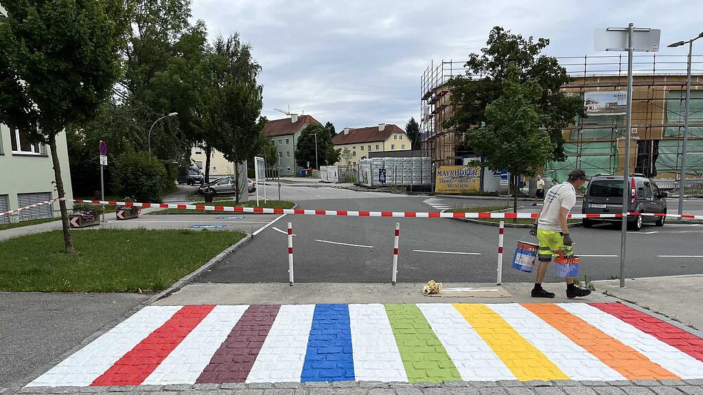 Regenbogen-Zebrastreifen Neumarkt