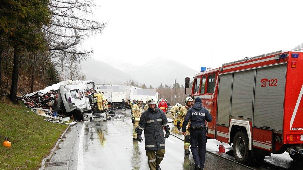 Tödlicher Lkw-Crash auf B320