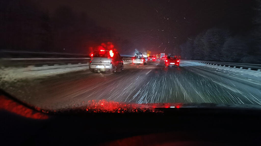THEMENBILD  WETTER  WINTER  SCHNEE VERKEHR =.jpg