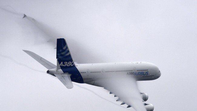 Eine A380 musste mit Triebwerksschaden notlanden. (Symbolbild)