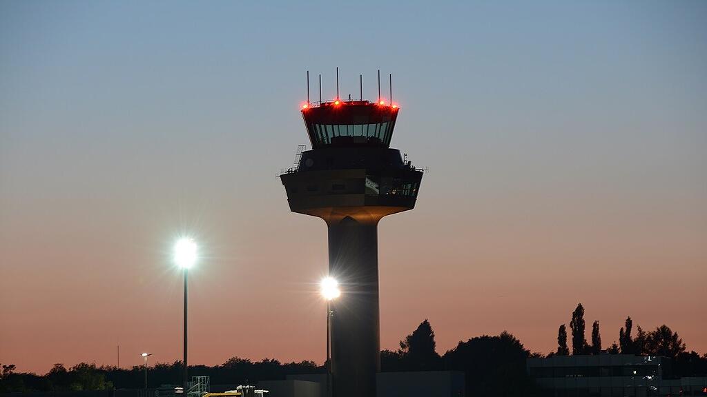 Tower am Salzburger Flughafen Airport