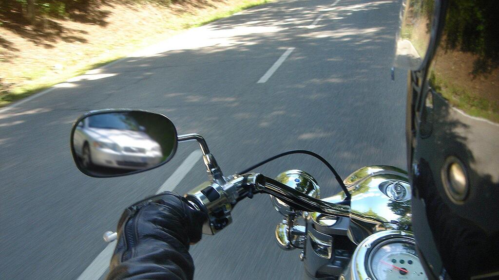Der Biker flüchtete vor der Polizei - er hatte keinen zulässigen Führerschein bei sich.