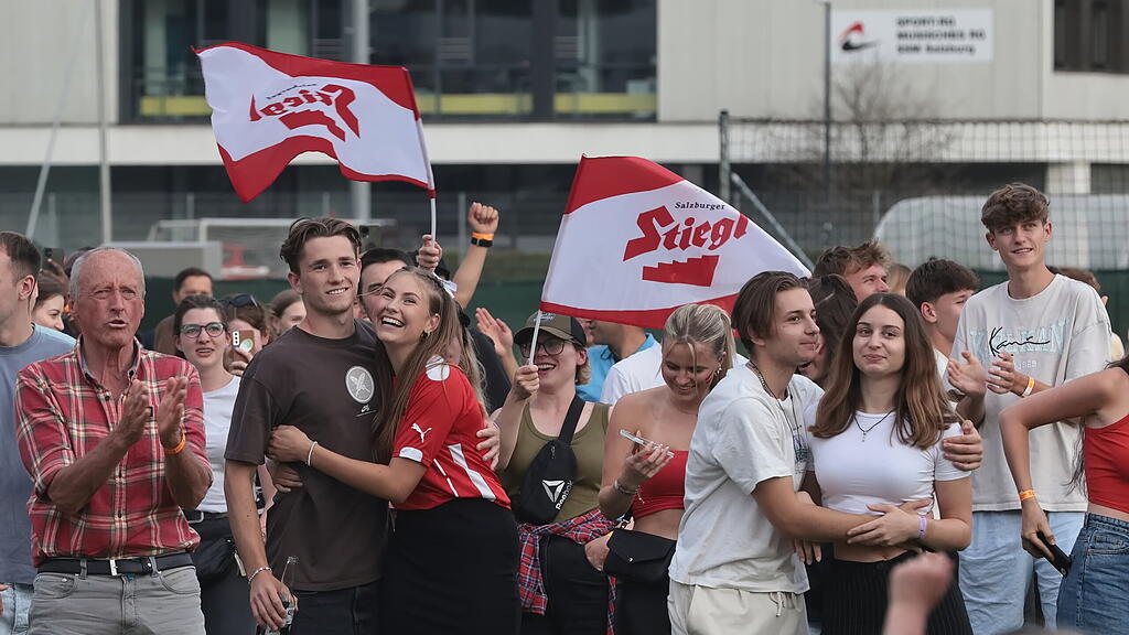 Public Viewing in Salzburg: Österreich vs. Polen