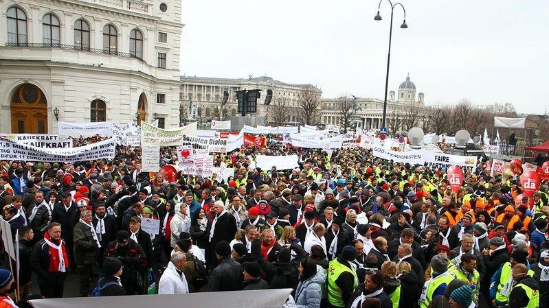 Salzburger demonstrieren in Wien