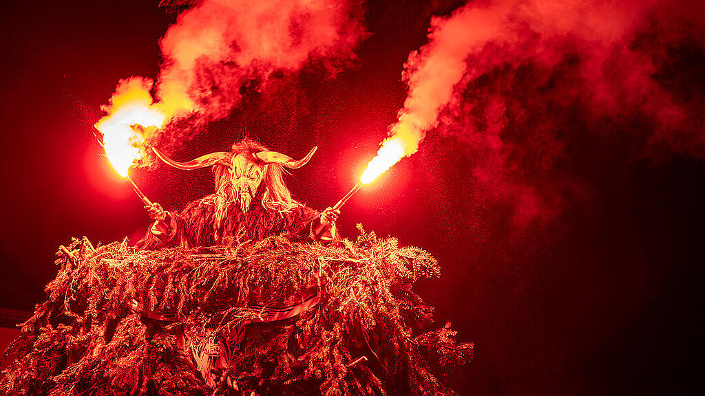 Krampuslauf im Ortszentrum, Großgmain