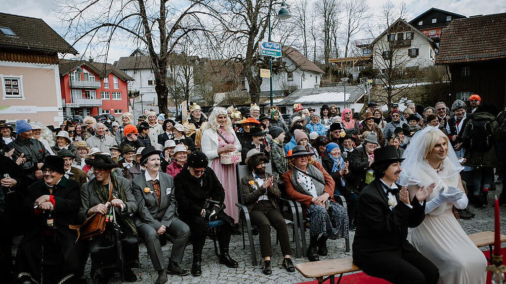Verkehrte Hochzeit, Kirche