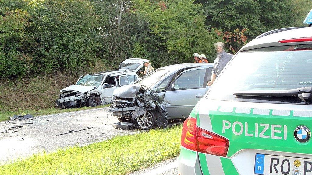 Trümmerfeld nach Frontalcrash
