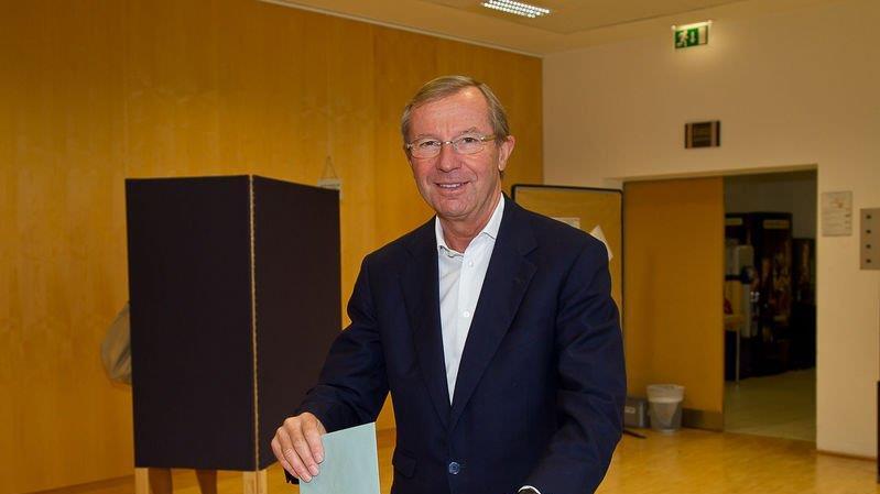 Haslauer bei der Stimmabgabe
