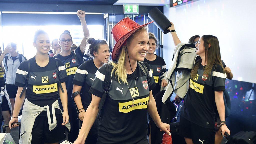 Ankunft ÖFB-Frauen Wien