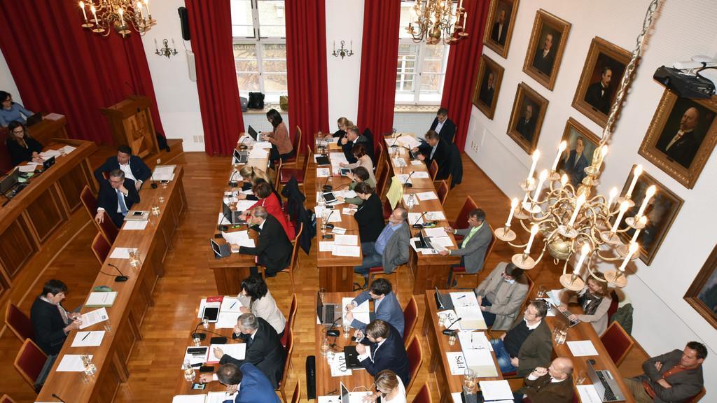 Erste Sitzung im Gemeinderatssaal