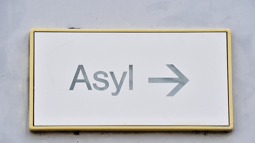 symb_asyl symb_asylantrag