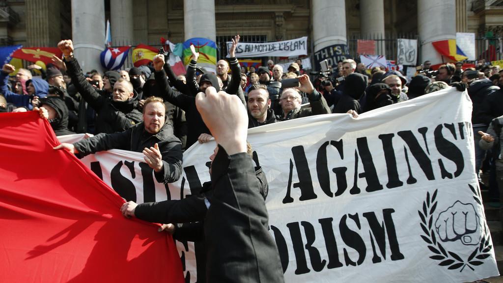 Hooligans randalieren in Brüssel