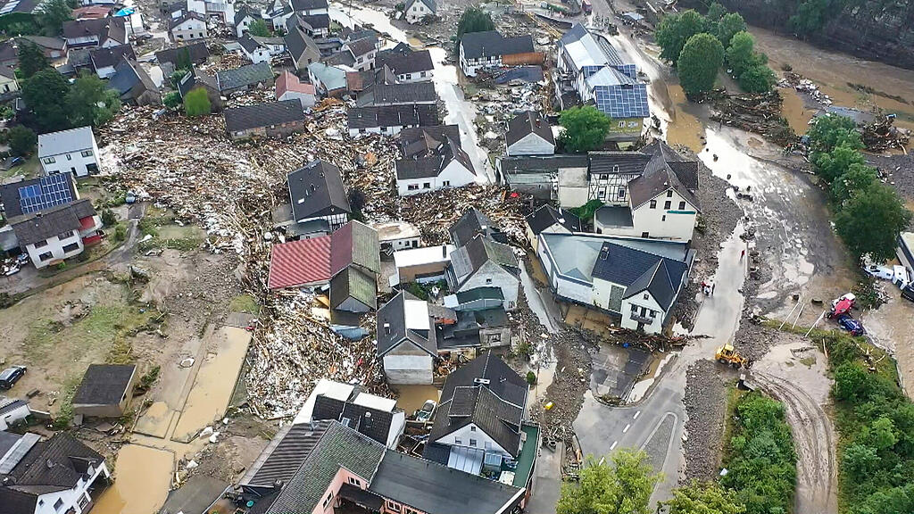 Sch\u00e4den nach Unwetter in Deutschland