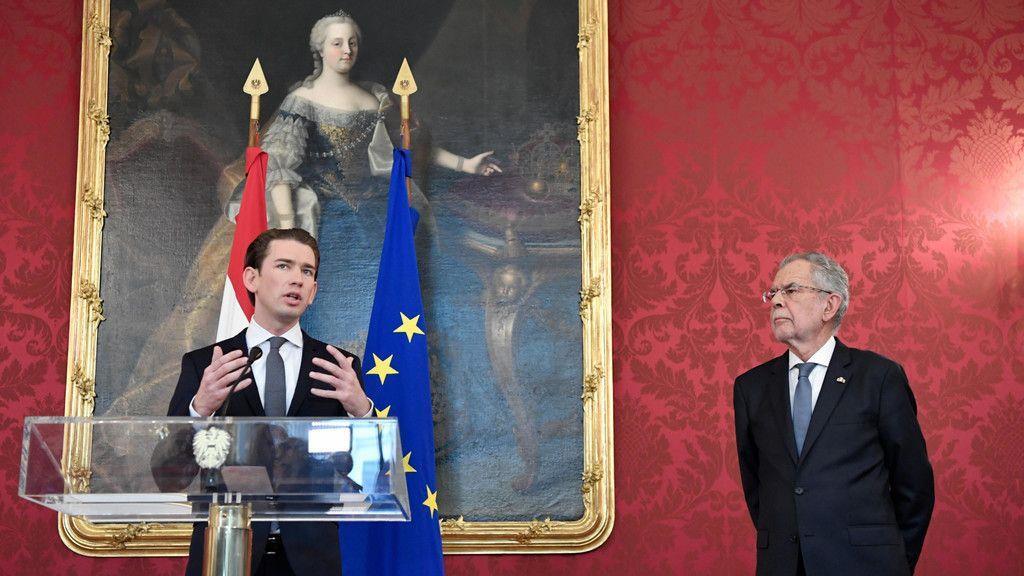 Van der Bellen beauftragt Kurz mit Regierungsbildung