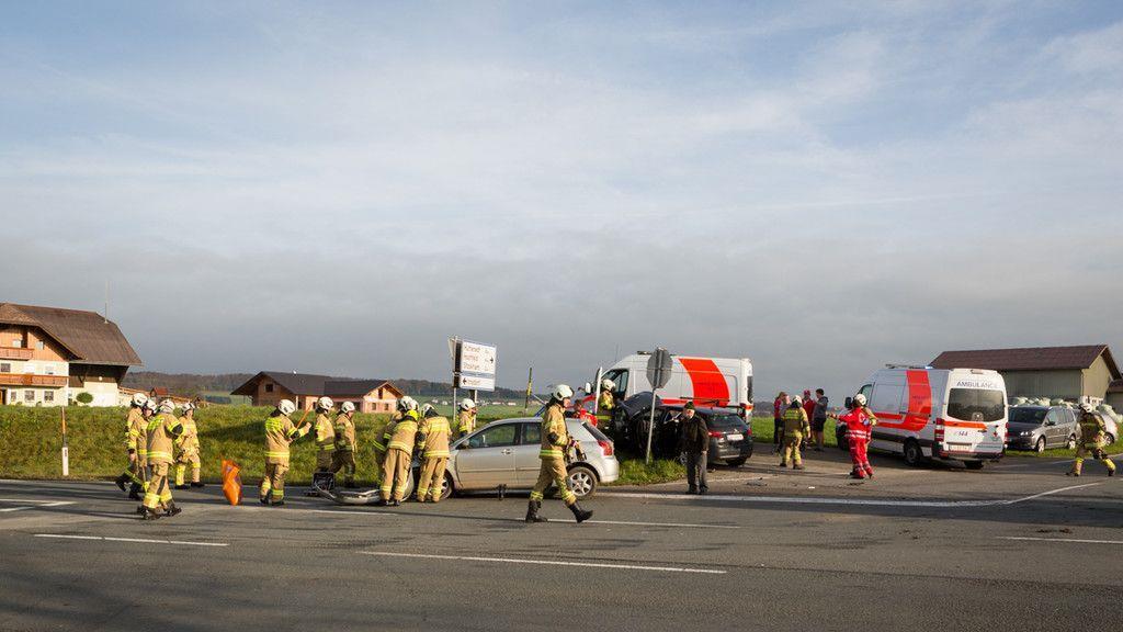 Straßwalchen: Verkehrsunfall fordert mehrere Verletzte