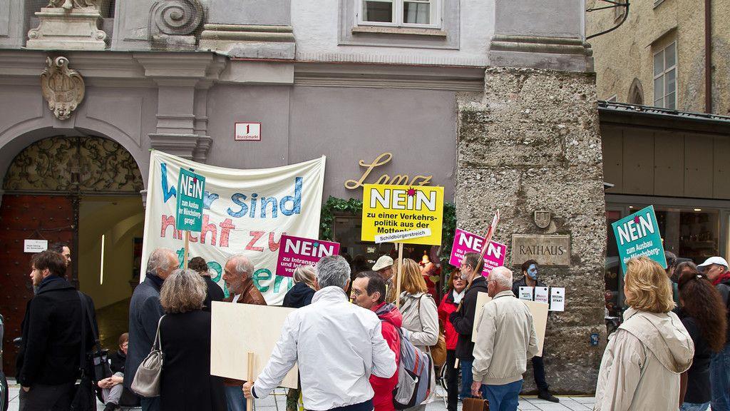 Demo gegen den Ausbau der Mönchsberggarage