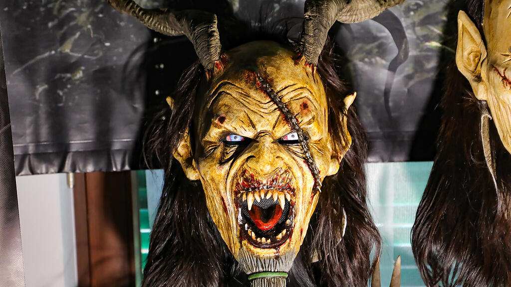 13. Maskenausstellung der Maxglaner Teufeln