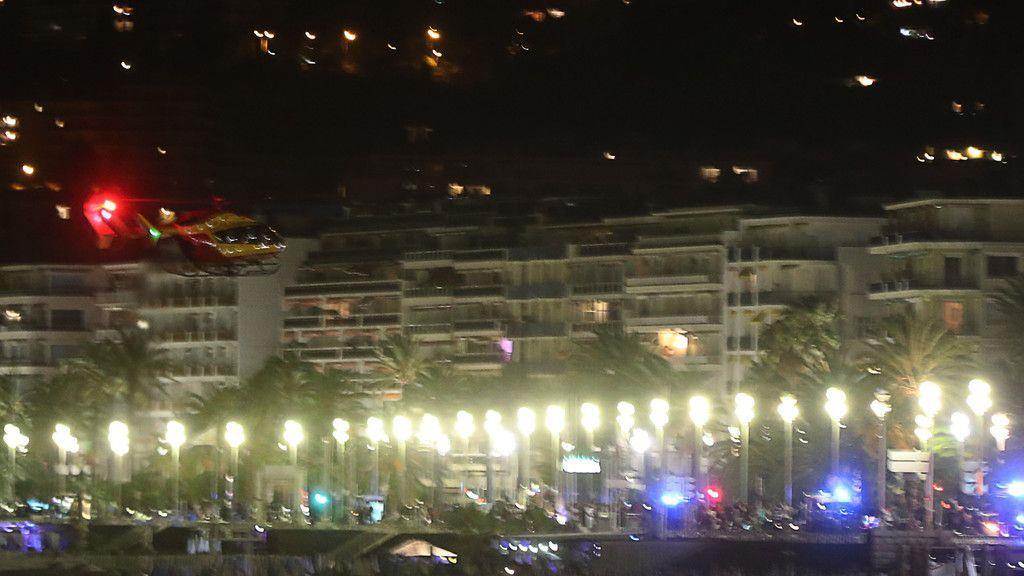 Lkw rast in  Nizza in Menschenmenge