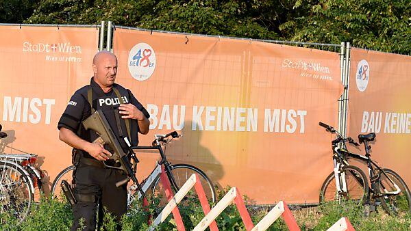 Polizisten konnten durch ihr rasches Einschreiten offenbar eine Vergewaltigung verhindern (Symbolbild).