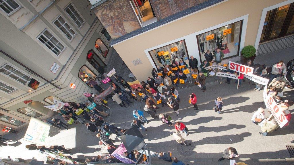 Demos vor dem Rathaus II