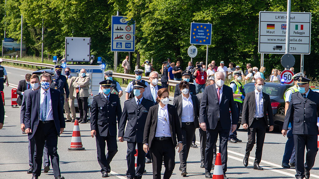 S\u00f6der und Seehofer in Freilassing