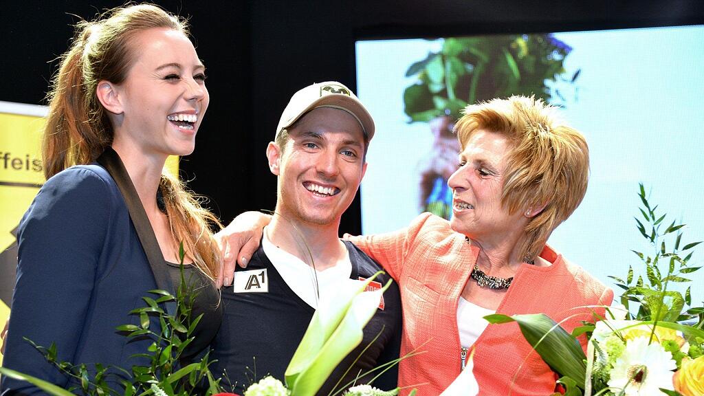 Marcel Hirscher (m.) mit Freundin Laura (l.) und Mutter Sylvia beim "Marcel Hirscher Race Fest 3.0".