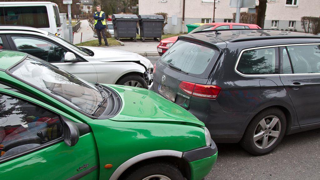 Maxglaner Hauptstraße: Vierfachcrash fordert Verletzte