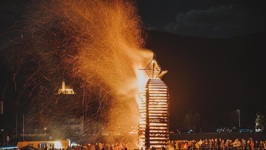 Osterfeuer im Lungau